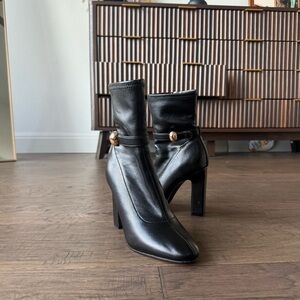 NEVER WORN Steve Madden Booties